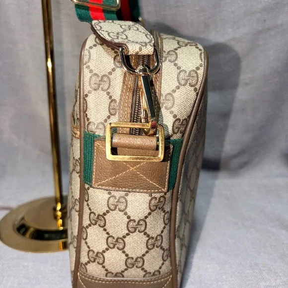Gucci Beige GG Supreme Shoulder Bag with Green-Red Web Strap - Picture 7 of 12